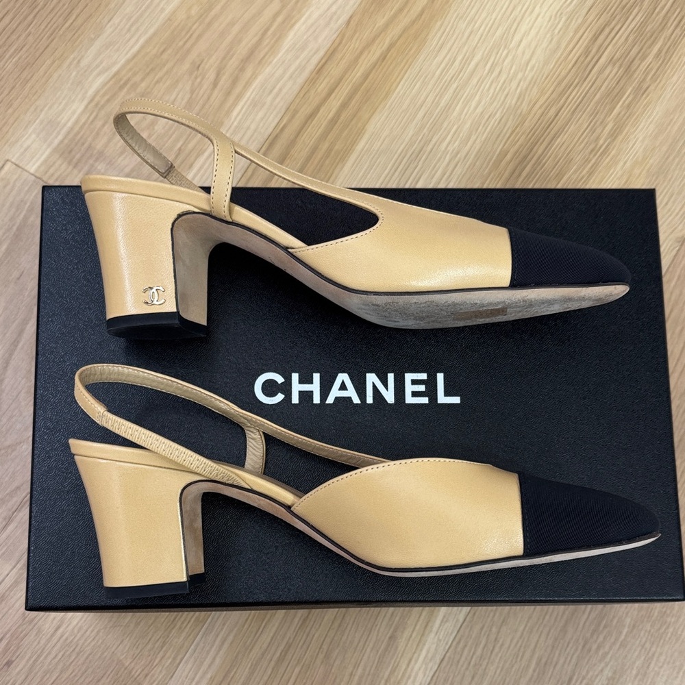 Chanel Classic Slingback Heels – Beige & Black – Goatskin/Grosgrain – 37.5 - Picture 6 of 15